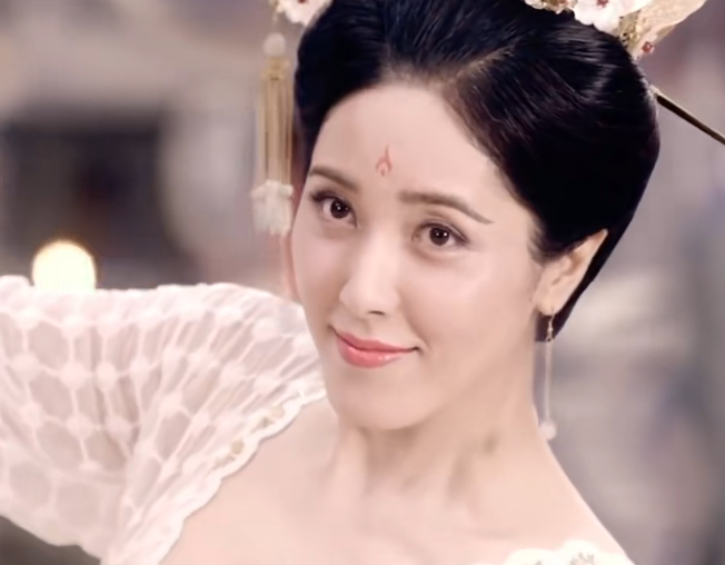 曾黎|45岁曾黎罕见上真人秀,台上台下反差极大!李成儒主动套近乎