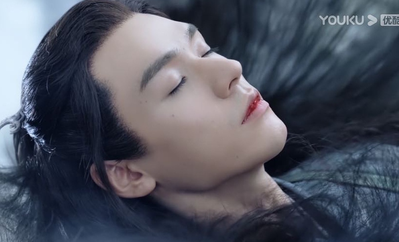 山河令|山河令：周子舒误以为老温坠崖身亡，拼命将钉子逼出恢复全部功力