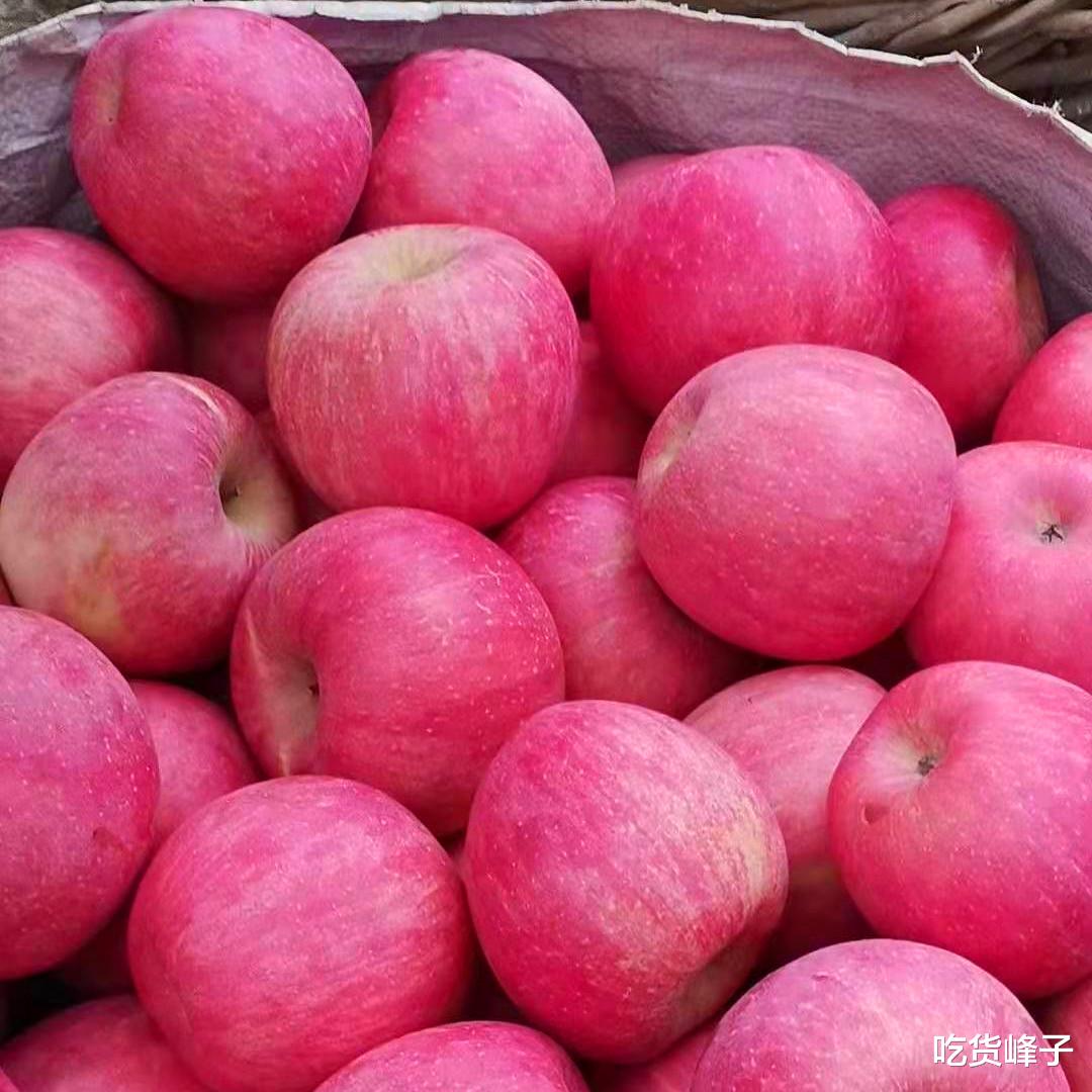 吃货峰子 除夕夜，不管贫穷与富贵，餐桌上都要摆6种吉祥果，寓意牛气冲天