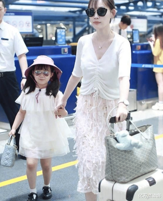 亿万富翁娜|王宝强解释为何捐款100万要加儿子的名字,儿子原来是美国籍