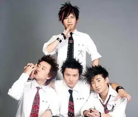 大张伟|他曾是“花儿乐队”小有名气队员，如今38岁的大张伟频上综艺