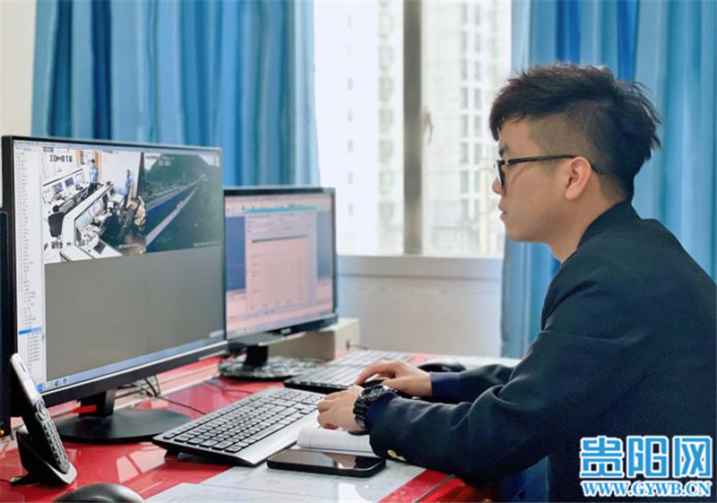 贵阳网 强降雨袭黔！贵铁信号工守护“列车眼睛” 确保铁路大动脉畅通