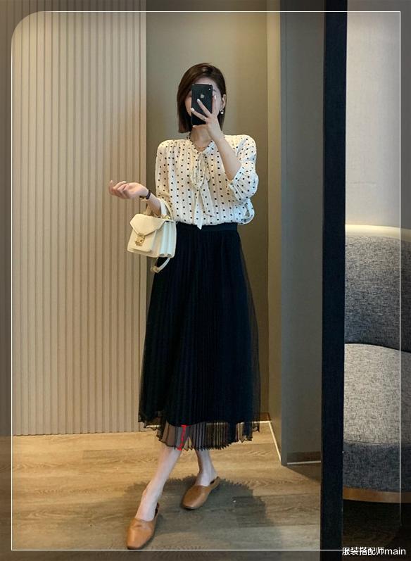 服装搭配师main|给我这两款百褶半身裙，能还你一周穿搭不重样
