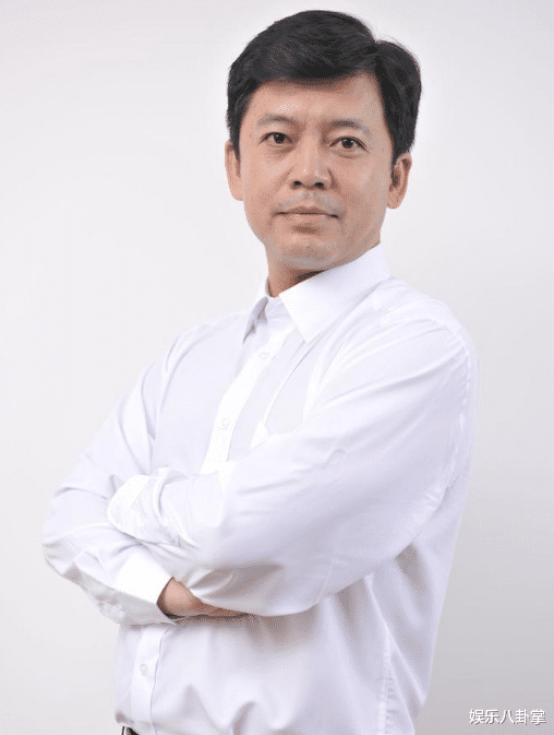 亮剑|国家一级演员何政军，妻子是我们熟悉的她，难怪一直零绯闻