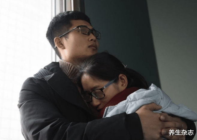 肝癌|新婚夫妻双双确诊肝癌，抱头痛哭，医生叹息：天天洗碗，为何不清洗它？