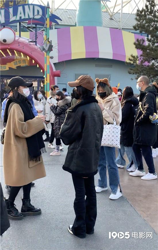 林静|网友环球影城偶遇杨幂张大大 一双细直腿太吸睛