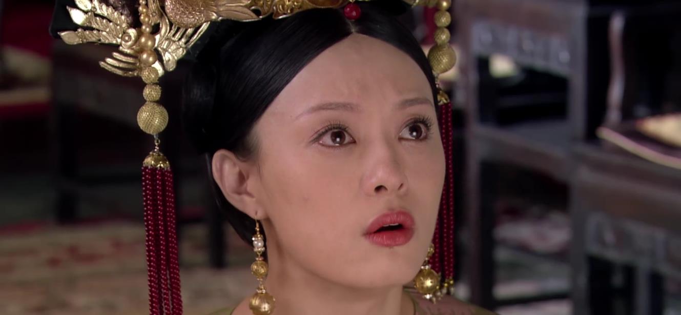 甄嬛|甄嬛是因为冲撞纯元被降位的，宜修为何说“皇上早就恼了莞嫔”？