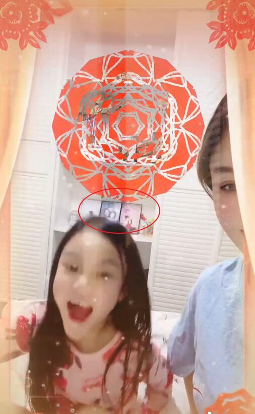 李小璐|真复合？李小璐继“晒”全家福后，与贾乃亮隔空互动戴超大钻戒心情好