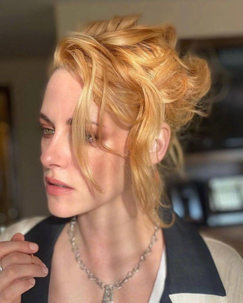 克里斯汀·斯图尔特|《暮光之城》斯图尔特订婚后首露面，网友：长这张脸我天天舔镜子！