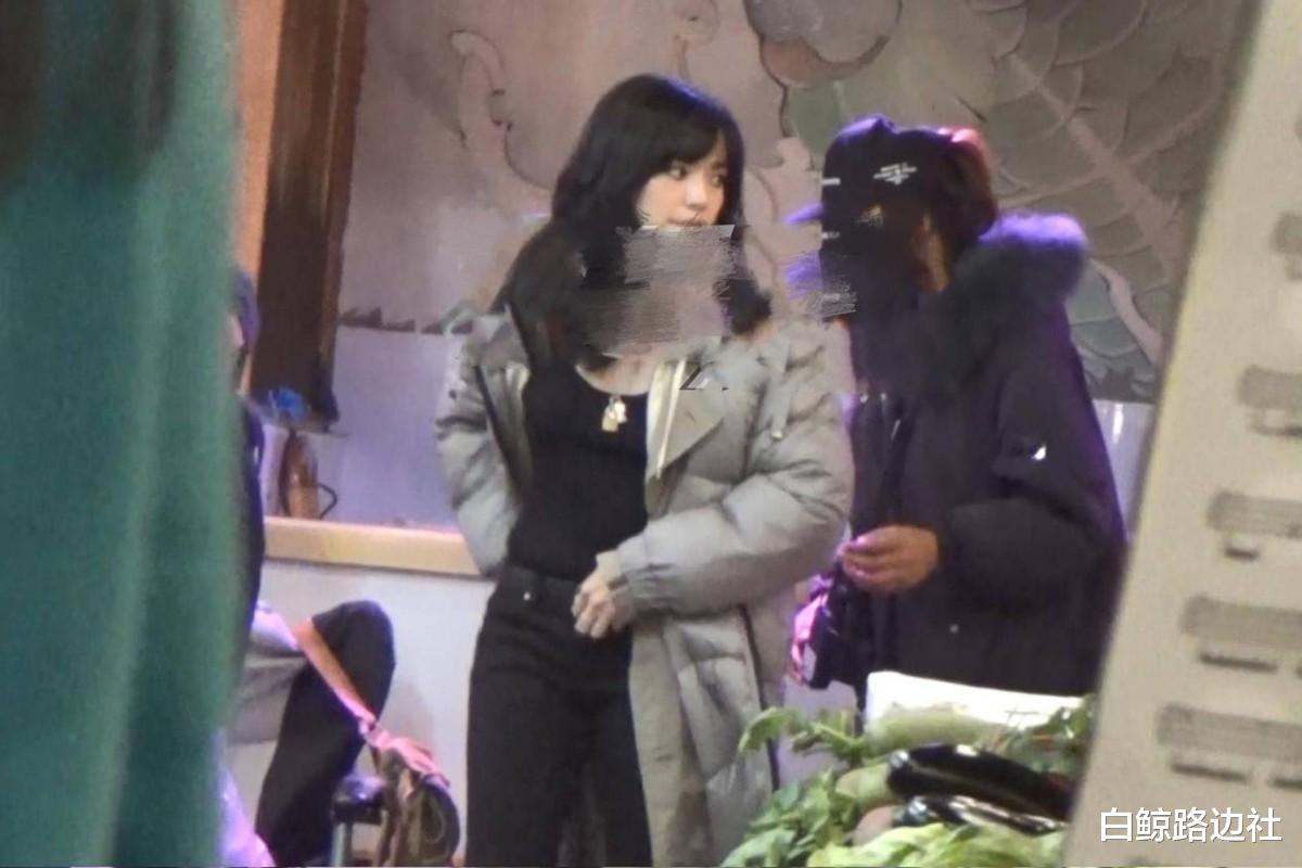 张钧甯|42岁姚晨新剧路透曝光！化烟熏妆气质大变，对男演员撇嘴皱纹明显