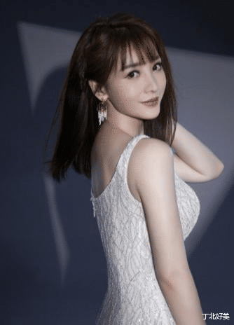 柳岩|40岁柳岩成功瘦身，身上没有一丝赘肉，杨柳细腰让人羡慕，这都是健身的功劳