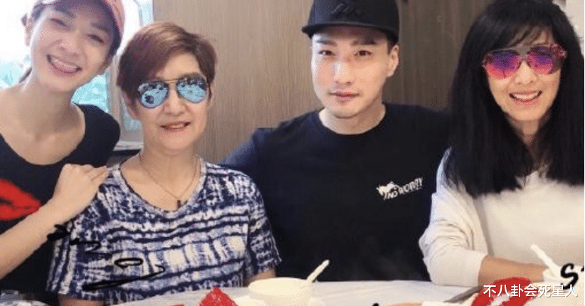 徐少强|香港老艺人聚会，万梓良坐C位不停说话，70岁徐少强带私生子现身