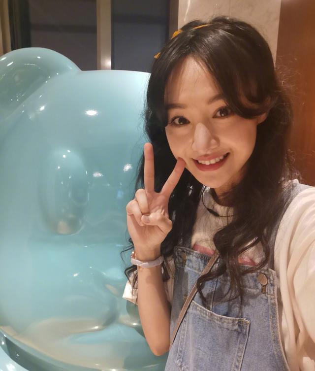 郑爽|郑爽复出成功？被官方称为公益大使后引热议：把关不严已删除