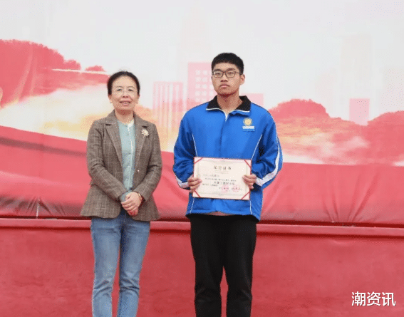 徐悲鸿|18岁高中生回家路上干了件大事，民警特意寻到学校，两人相视一笑