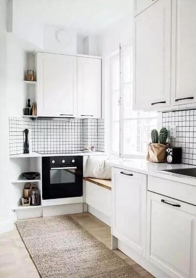 老婆坚持把衣柜装在“客厅走廊”，入住后真心实用，亲友纷纷效仿