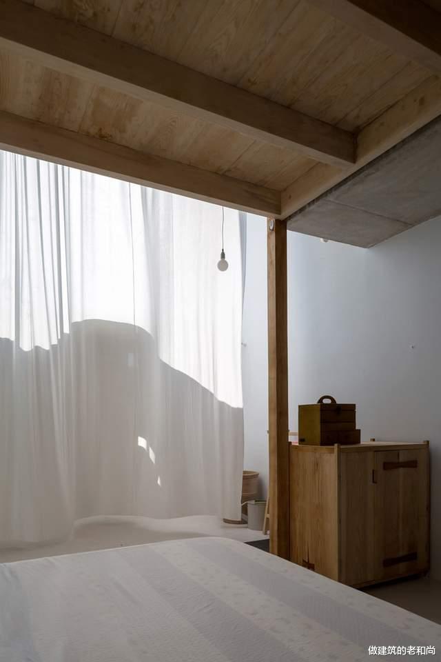 上为|单身独立住宅:在4X17米的地块上为单身汉量身定做的家居空间