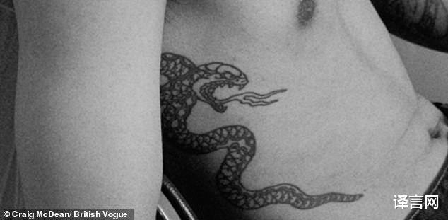 安吉丽娜·朱莉|安吉丽娜·朱莉带娃登杂志，给19岁柬埔寨裔长子扎辫，母子有相同爱好