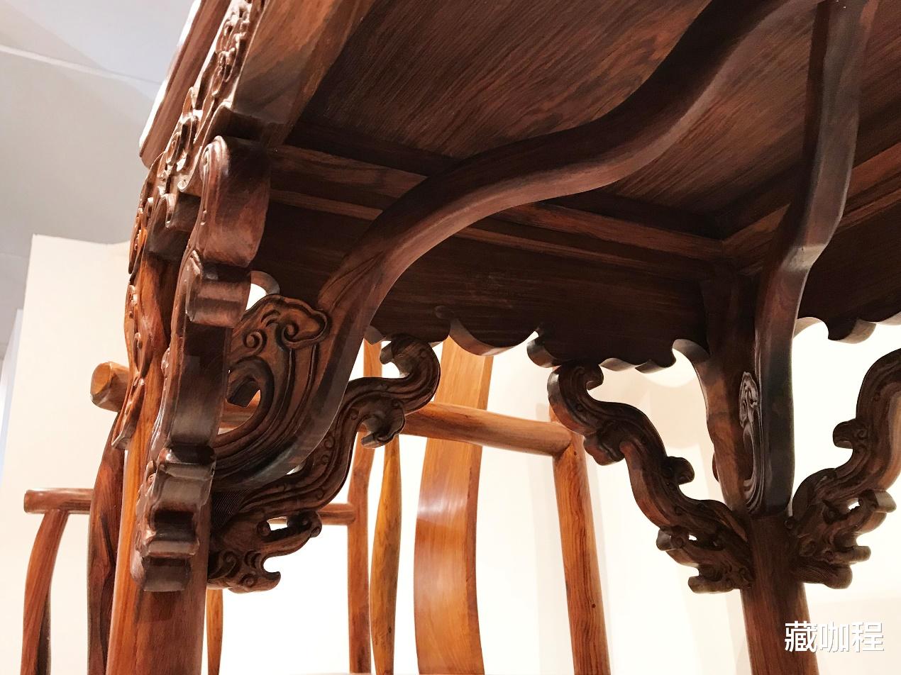 |脱胎于行军桌,黄花梨展腿桌不简反繁