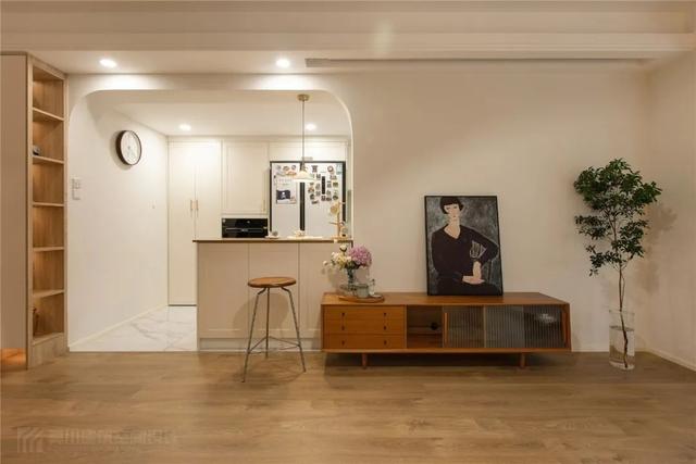 135㎡现代简约，温馨舒适的空间，加上草绿色的点缀，文艺舒适