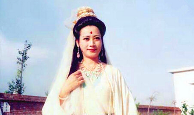 唐僧|无法重拍的瞬间：唐僧搂着观世音，如来穿着军大衣，八戒骑黑毛驴