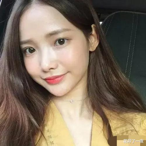 小姐姐|撞脸IU，有钱讨男友欢心，却没钱给父母换电视机