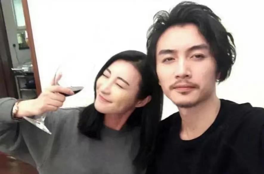 谭俊彦|TVB颁奖典礼：谭俊彦拿3奖，陈自瑶实至名归，马国明林嘉欣意难平