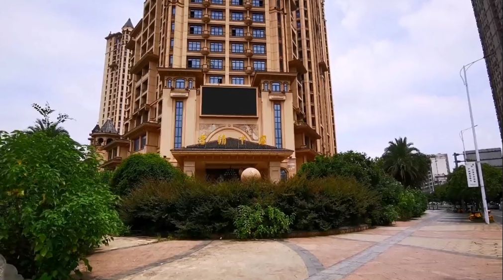 地王|南昌尴尬的地王楼盘,城市中心满目疮痍,价格减半却无人问津