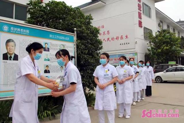 中国山东网 温馨护士节，激励她们更好地为患者服务