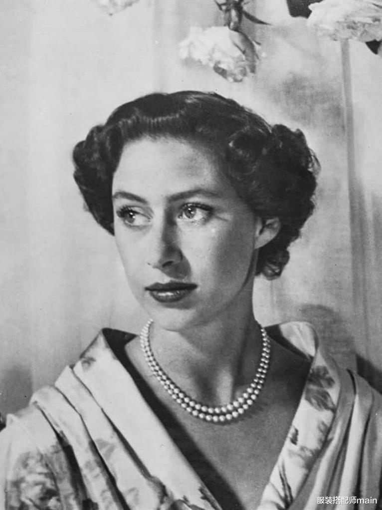 服装搭配师main|《罗马假日》赫本原型，英女王心爱的妹妹，却因爱上侍卫蹉跎一生