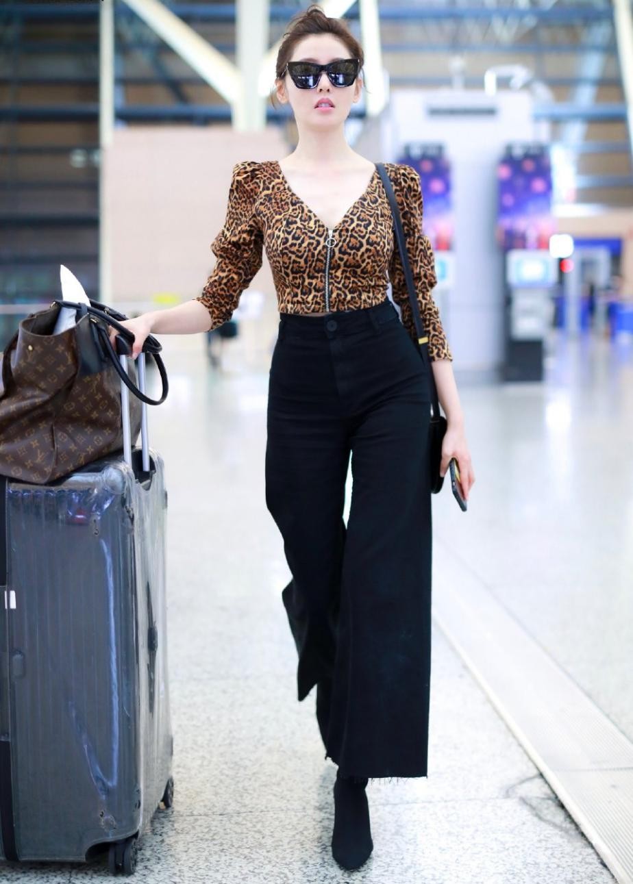 八只爪的猫|女生“苦胯宽久矣”?瞧瞧张天爱的穿衣之道,梨形身材也有春天