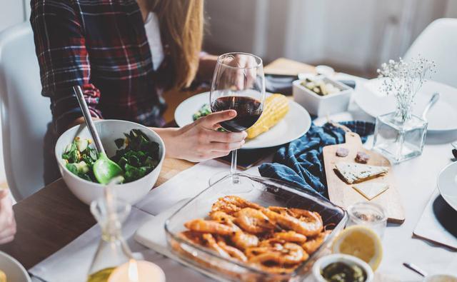 美食轩事|长时间不吃晚饭的人，除了会变瘦外，或还会面临这4个问题