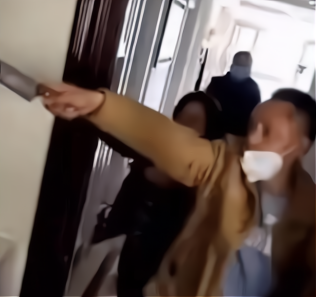 金茂|许敏更换万达房锁是侵权？熊父更换门锁是正常？业内人士给出答案