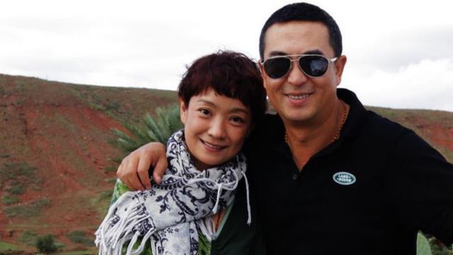 张嘉益|闫妮张嘉益两人绯闻不断，戏中的夫妻感情是假的，友情才是真的