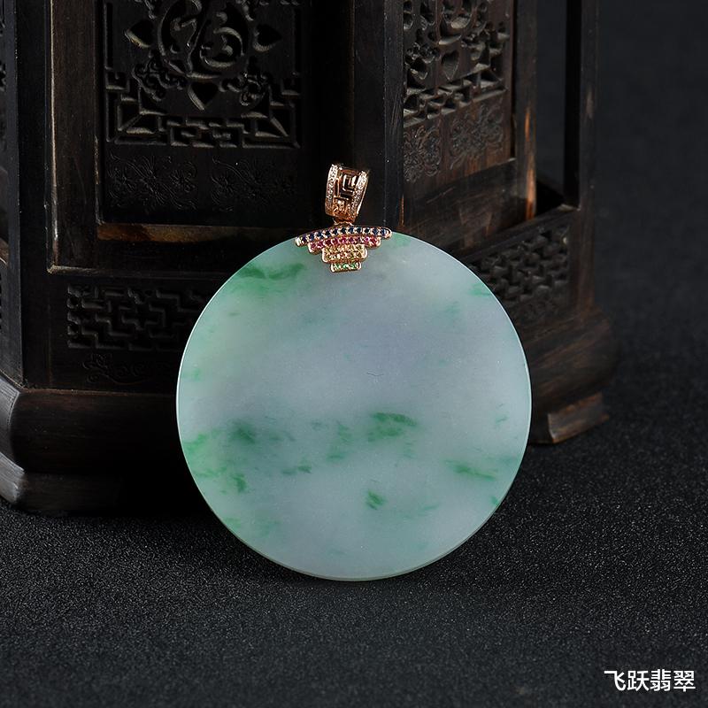 翡翠|无奇不有!大妈为鉴定翡翠真假,用舌头舔了一百多个翡翠