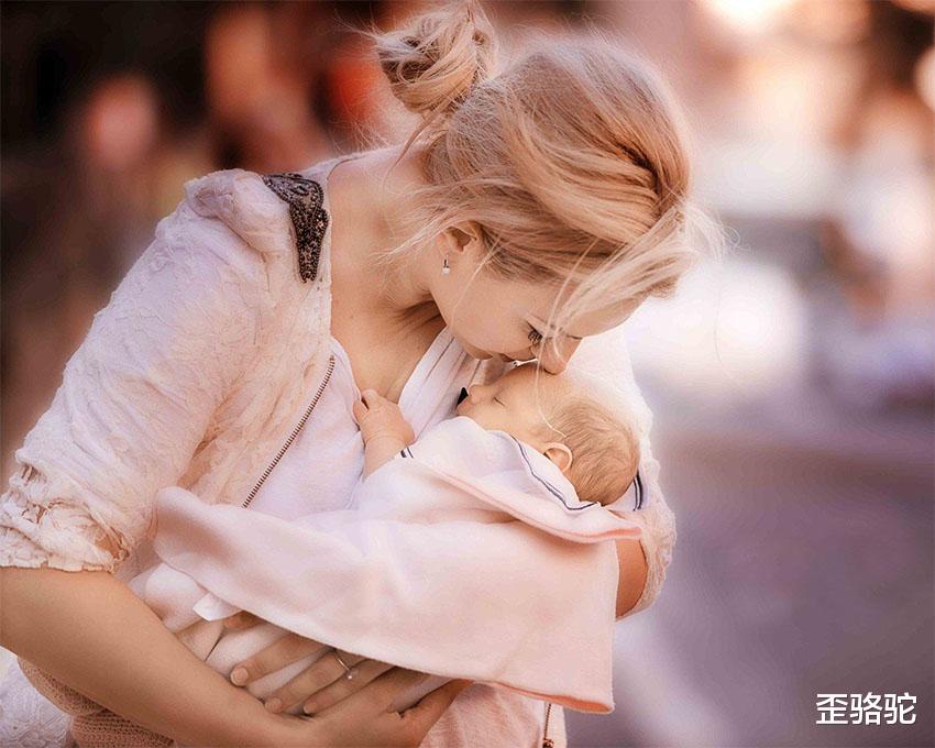 歪骆驼|母乳喂养两大福利，更有益于宝宝的健康成长，又能让辣妈重返苗条