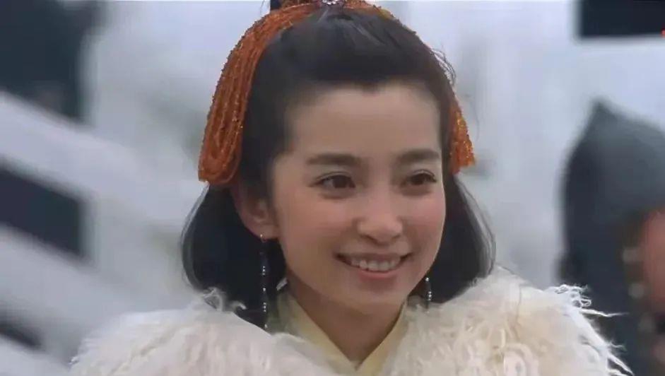 蓝盈莹|林依晨短下巴，蓝盈莹凹脸面，这9位女星侧面不如正面