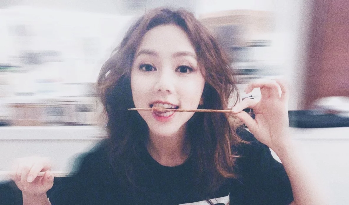 邓紫棋|邓紫棋爆红前长啥样，欣赏过她的健身照后，网友，很有力气呀