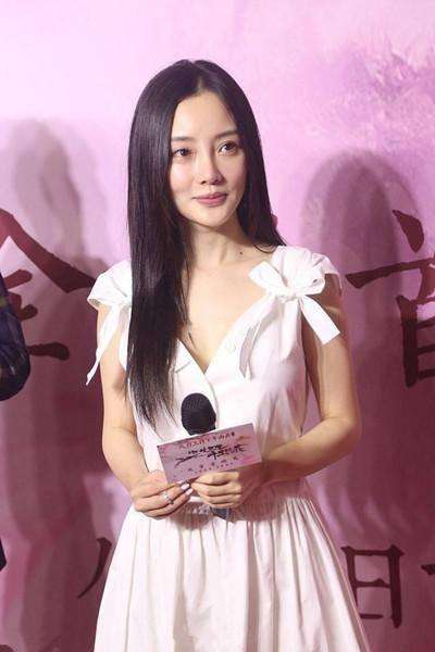 李小璐|最惊险的穿帮镜头，李小璐露啥了，能挤炸手机屏幕的只有她了！