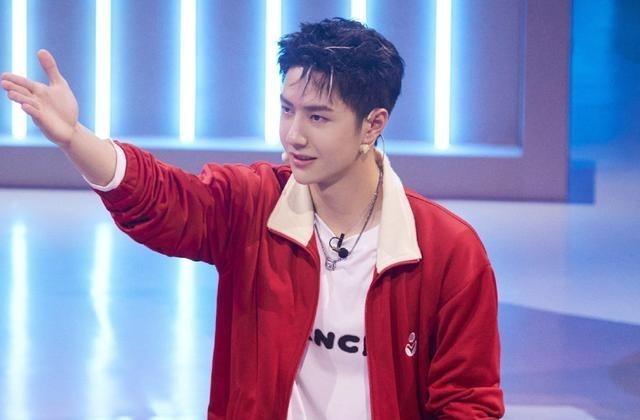 王一博|王一博所在即热度,街舞开播圈粉迅速,话题度断层式霸榜!