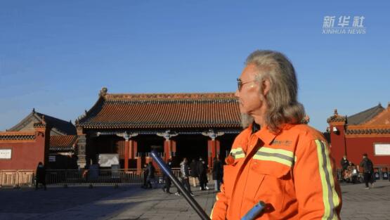 裁员|“最帅环卫大爷”火了：帅的不是我，是这个职业