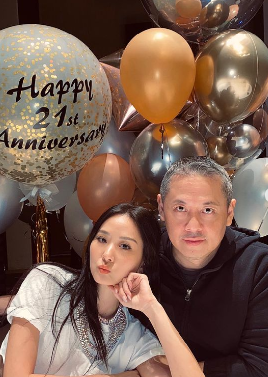 孙芸芸|名媛孙芸芸穿热裤自拍,火辣身材超养眼,状态不输21岁的女儿