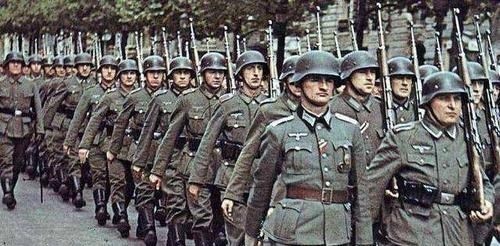 明儿说小|第一颗原子弹爆炸成功后，美国人几乎都在狂欢，只有他悲伤不已