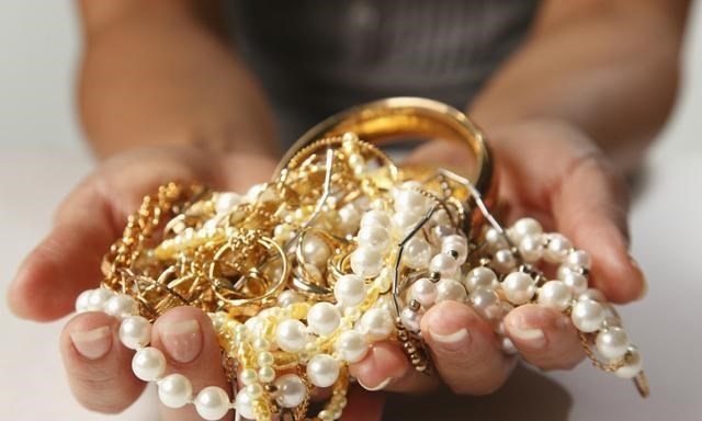 黄金 银行买的正规金条,为何“回收”时推三阻四?银行员工道出真相