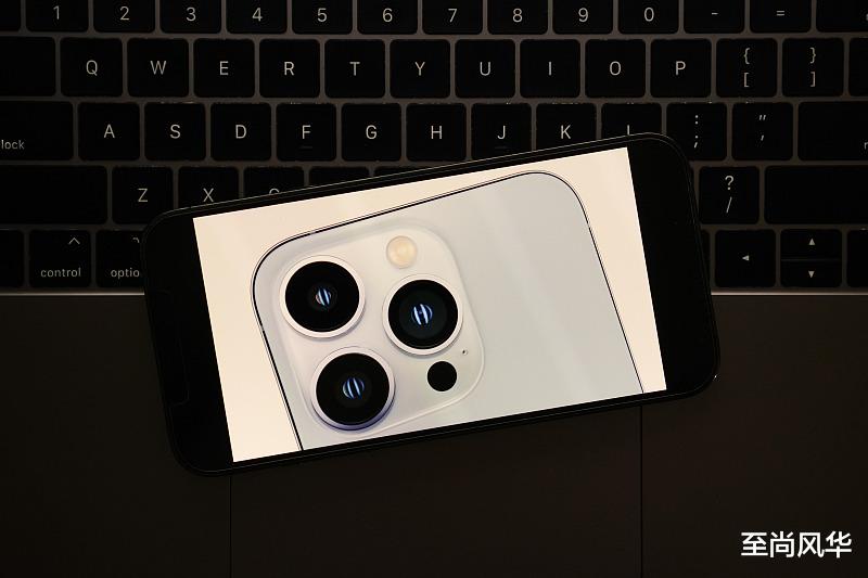 乔布斯|iPhone13Pro乔布斯版正式发布，苹果是在打怀旧情怀吗？