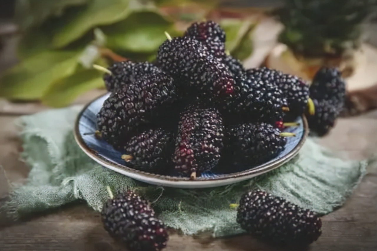 水果|患有胃炎的人这4种水果不妨多吃，不但能够修复胃黏膜，还能健脾开胃