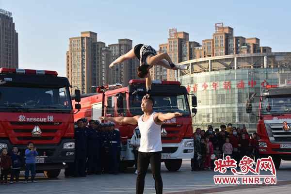 河南联播 猜灯谜、做花灯“漯河好人”携手百名小学生喜迎元宵佳节