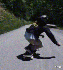 苏月瑾|“女生裸睡和男生裸睡的感觉一样吗?神评真是无敌了!”