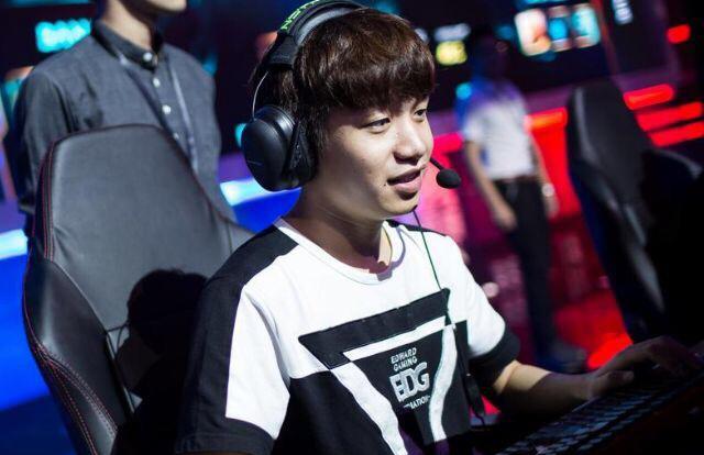 Uzi|LOL:TS巅峰期比Uzi恐怖,饭堂投票太真实了,厂长和Doinb被忽视