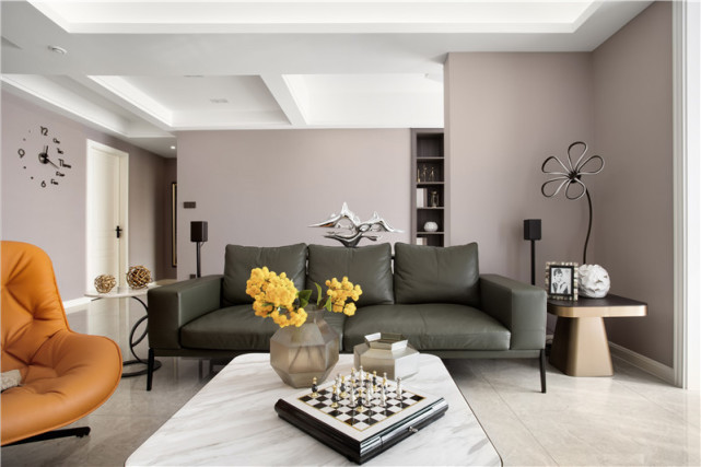 |159平现代风配色简单却又有内涵，一个幸福、甜蜜的三口之家