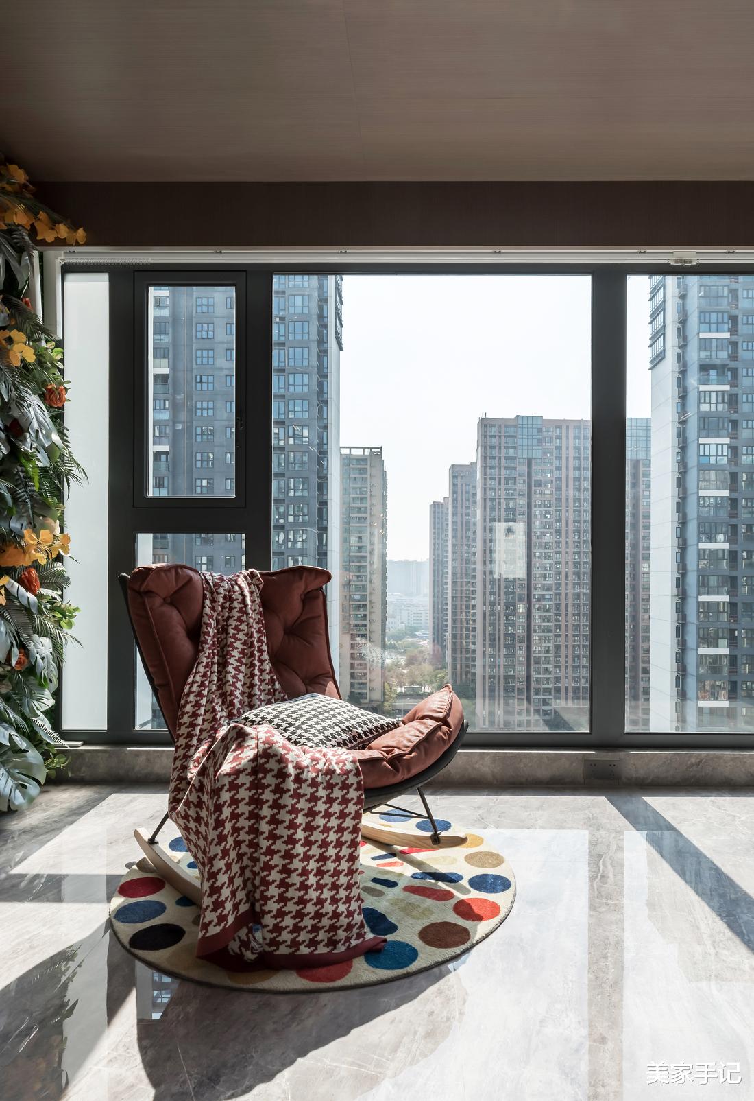 这是我见过最高级的家，巧用黑白灰，装出大宅范，太惊艳了！晒晒